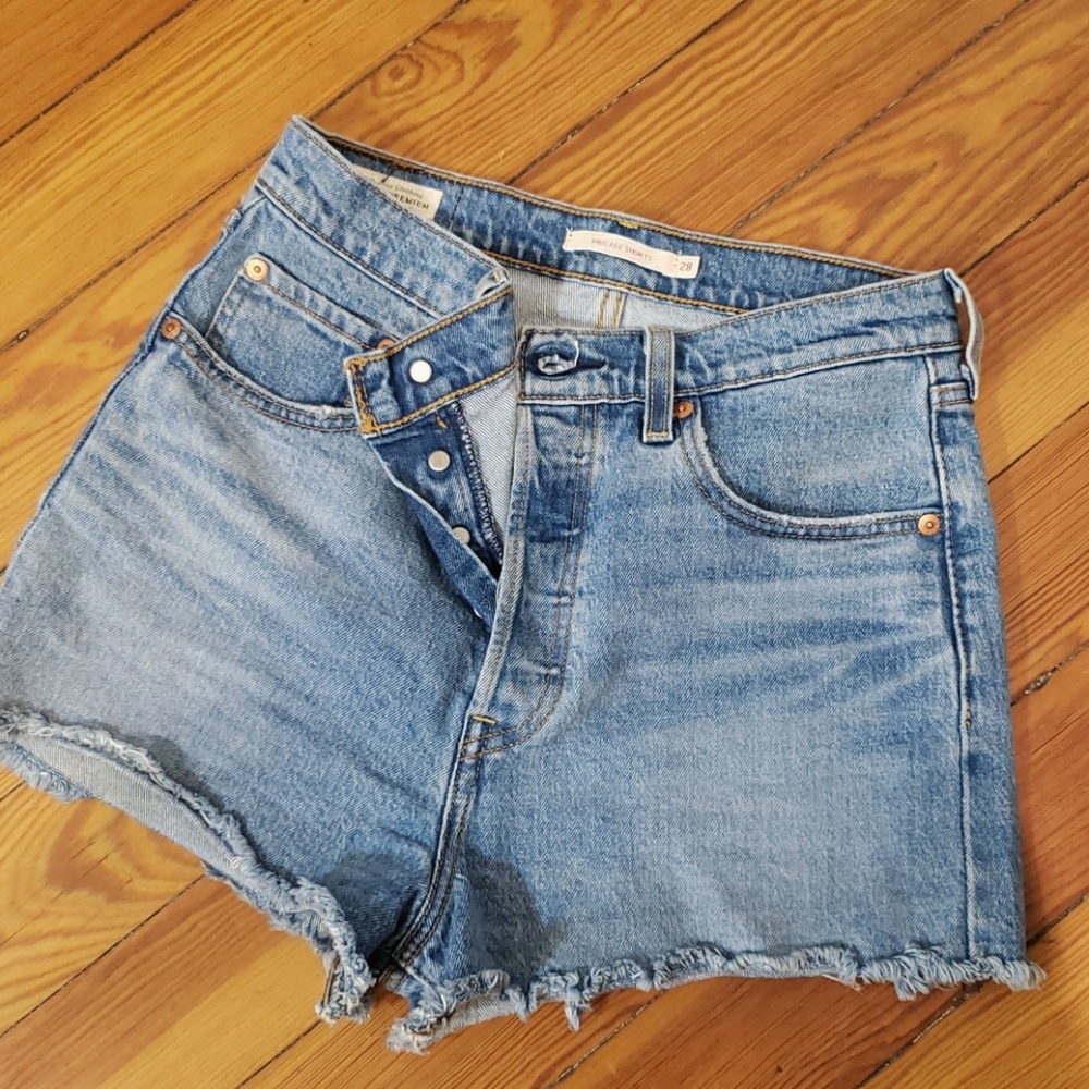 Levis ribcage jean shorts